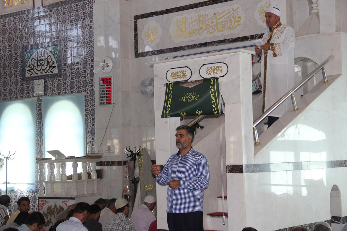 Cuma hutbesinde işaret diliyle kurban ibadeti anlatıldı Cuma hutbesinde işaret diliyle kurban ibadeti anlatıldı